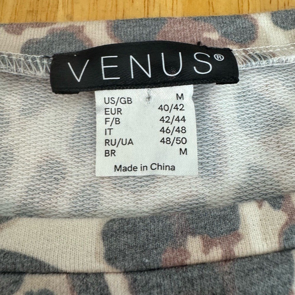 Venus Women’s Brown Muted Animal‎ Print Balloon Sleeve Oversized Top Size Medium - Picture 7 of 10